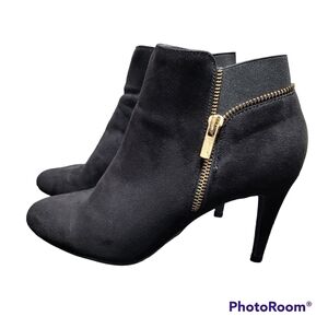 Ellen Tracy Black Faux Suede Side Zip Detail Retro Ankle Booties Size 7.5M